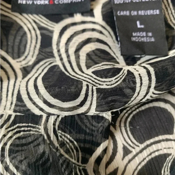 New York & Company semi sheer long tunic in a textured fabric NWOT - Picture 5 of 5